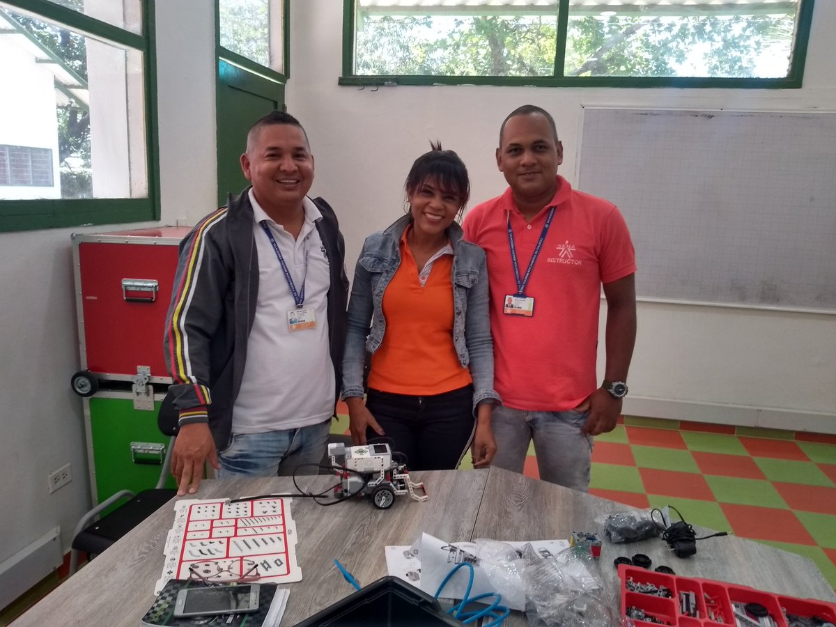 YohanMarin_Agro's tweet photo. Capacitación de instructores @SenaCfma  en el fortalecimiento de las competencias didácticas docente para la formación por proyecto, utilizando la herramienta LEGO @CformaSenacfma @SBDIR_SENACFMA @SISTEM3SENACFMA @SISTEMAS_CFMA https://t.co/NU7ao7norO