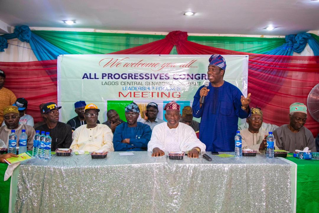 sanwoolulagos's tweet photo. I took time out to visit and say thank you to our friends and supporters in Lagos Central Senatorial District. Together we shall make Lagos greater. #Lagos2019 #sanwoolu #SanwooluForGovernor https://t.co/Dkefk44L3F
