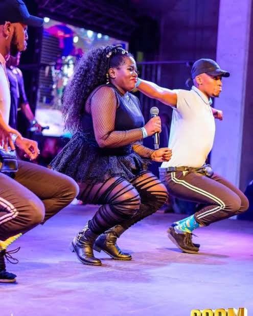 ChippasPlace's tweet photo. It’s confirmed Busiswa will be performing live @ Chippas Place #KUTHI HUUUUUU!!! #BANOMOYA

Chippas birthday weekend.. 2 Days festival  kuzoba lit !! Syv’ Sundays the following day

24 &amp; 25th November 2018

Sponsors: Saturday:  #REMY MARTIN #BERNINI #JC #SAVANA
Sunday:  #CIROC https://t.co/x1LD9ugkHa