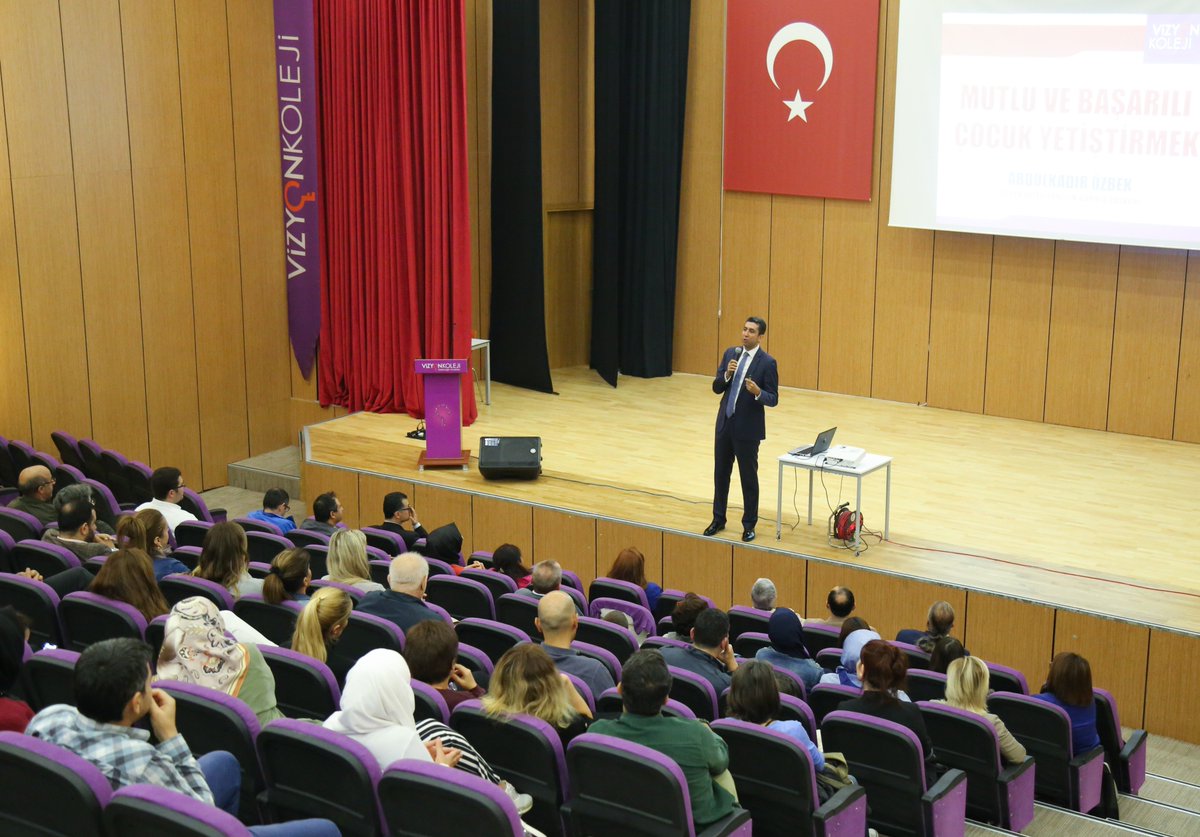 Vizyon Koleji Yönetim Kurulu Başkanı Abdulkadir Özbek, “Mutlu ve Başarılı Çocuk Yetiştirmek” konulu sunumu gerçekleştirdi.