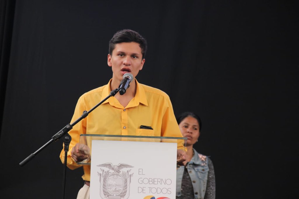 BanEcuadorBP's tweet photo. Adrián Álvarez, joven emprendedor de 19 años, recibió  un crédito #ImpulsoJoven por parte de #BanEcuador para la apertura de su restaurante en #Quito; resalta la confianza de la Banca Pública en los jóvenes. 

#EsHoraEmprendedor #CréditoParaTodos https://t.co/Tc4V2jx8Fb