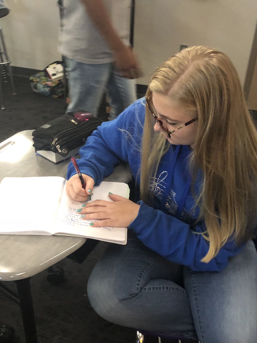 Baker_READ's tweet image. Eng. III Ss in @Teacherirwin class working on their Cheeseburger Narratives had me rolling 🤣🤣🤣 #voice #descriptivelanguage #Anchored2Cain