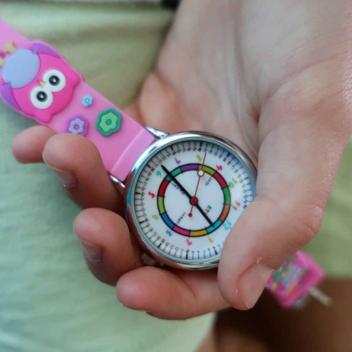 ANationOfMoms's tweet photo. These watches are a great way for kids to learn how to tell time - check out our review (plus a code for 20% off)! https://t.co/xJOjmJFkvH #MyGiftStop #couponcode #kidswatches #Dealspotr #educational #tellingtime #learningtotelltime #kids #giftsforkids #kidsgifts https://t.co/SKv8WZ8r6q