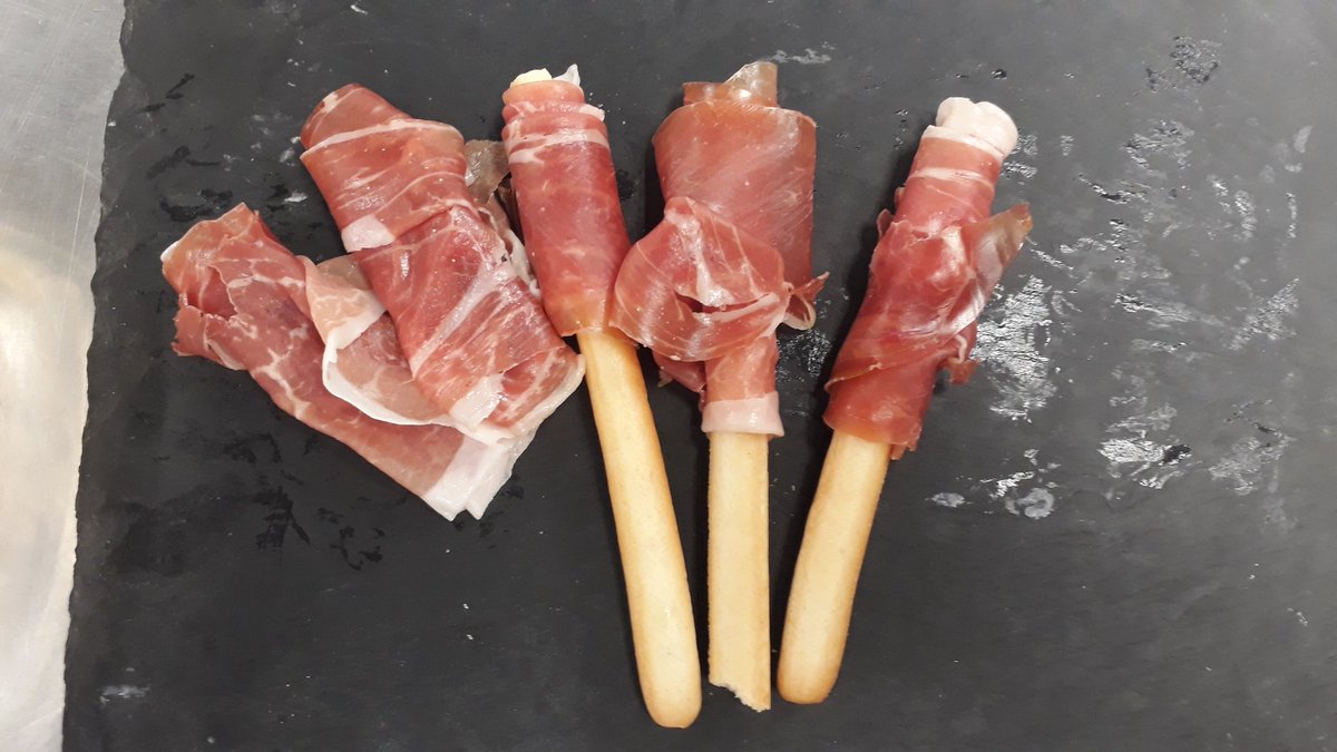 ParmaHamUK's tweet image. We are at @LeCordonBleuLDN tonight for a cooking class #FrenchStyle! Looking forward to seeing everyone's dishes! #Cookwithparmaham