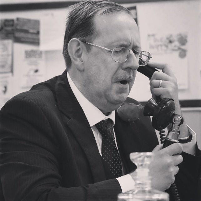 SuttonTheatre's tweet photo. Fat Sam is so keen to get the best seats he's on the phone booking his tickets to see #BugsyMalone right now!

Bugsy Malone - 24th-27th October at @EpsomPlayhouse

https://t.co/UFhrIuUYlB

#Bugsy2018 #Bugsy #BugsyMalone #BugsyMalone2018 #amdram #musicaltheatre #Sutton #Epsom https://t.co/K9fbzccwa9