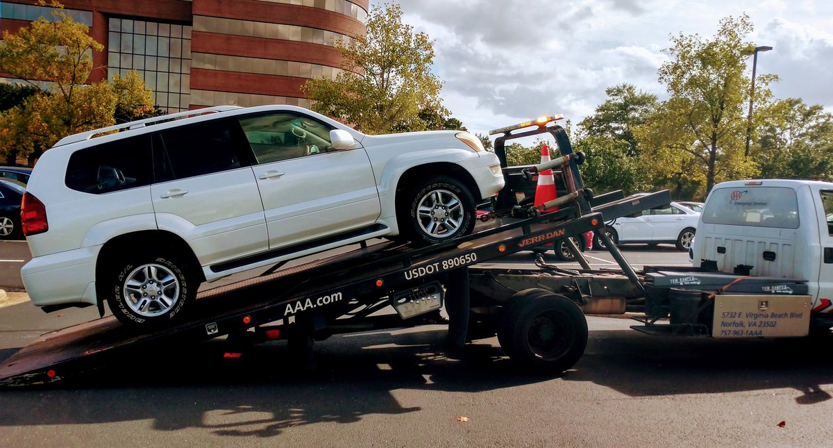 CarolCommander's tweet image. My beloved Lexus is sick. I love this car. #originalowner #LEXUS #lexusrocks  #180000milesonthisbaby #igetattached