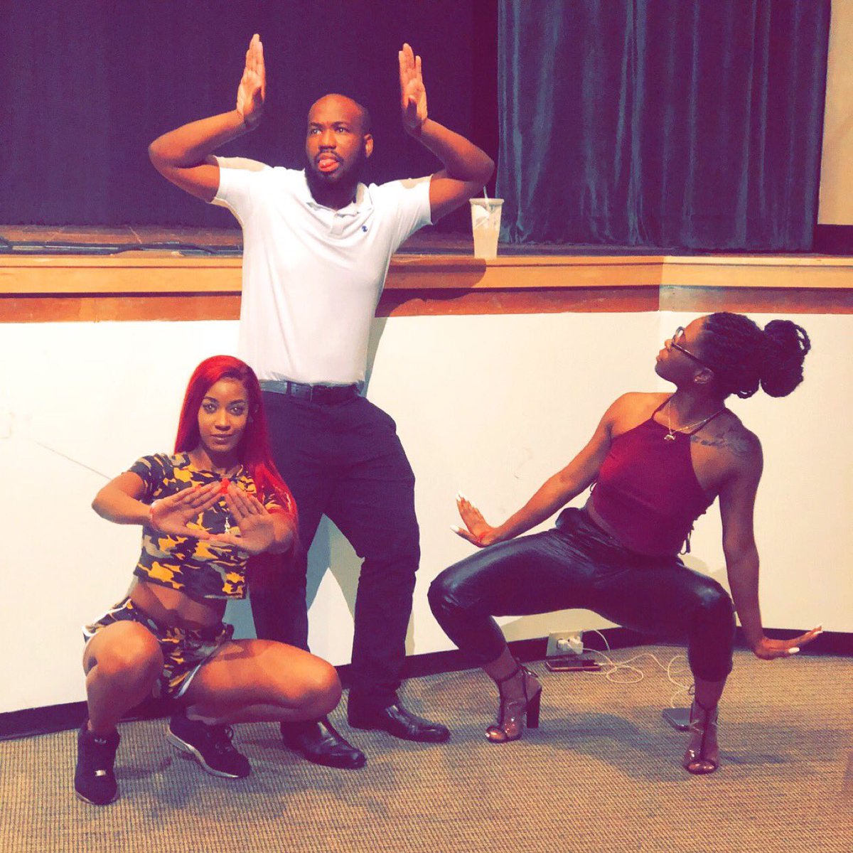 AjeeNichelle's tweet image. Home Team❤️💜 #AlphaPi #PsiPsi