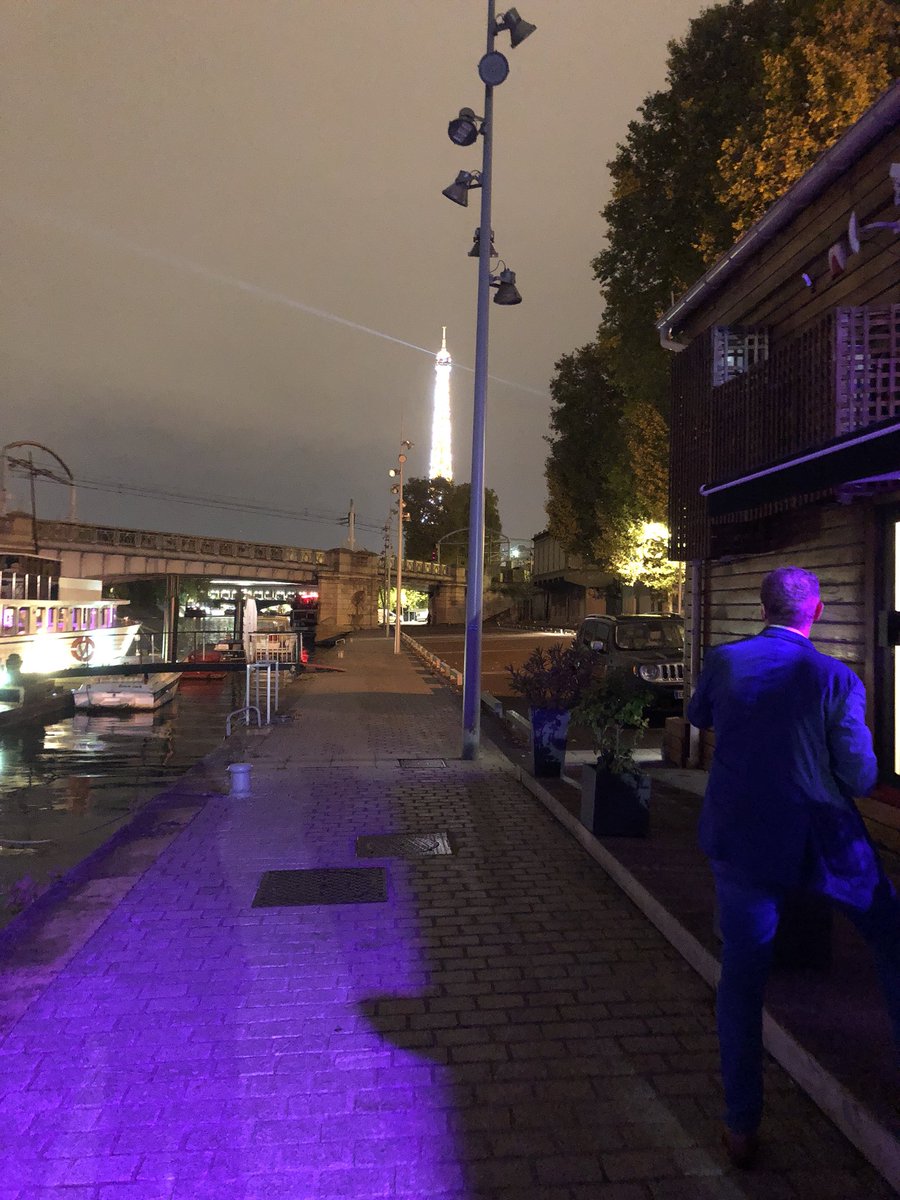 chrocquet's tweet photo. fin de soirée journée de l’affichage #onlyooh https://t.co/bzj10k5vBr