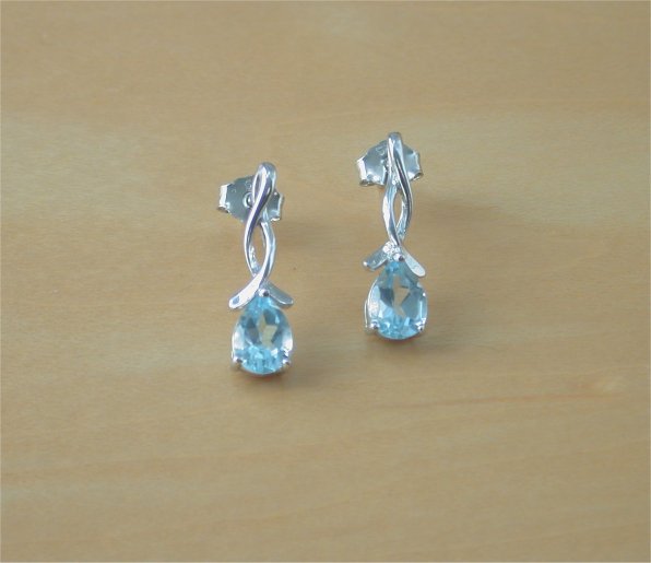 JoannaJewellery's tweet photo. Sterling silver blue topaz stud earrings. Price £27.99. https://t.co/eaO1GcU3eb
#topazearrings #topazjewellery #topazstuds #topaz #novemberbirthstone https://t.co/iEy4yAuMEQ