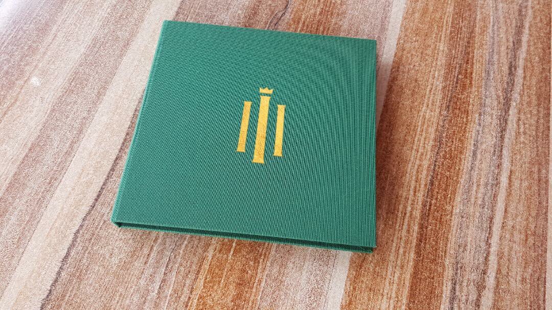 shattawalegh's tweet image. Interested in owning a copy of the specially packaged and autographed Reign Album? Be at the Fantasy Dome on Saturday 13th October 2018 and show your LEVEL by participating in the auction of the limited copies! #thereignalbum #Zylofonmusic