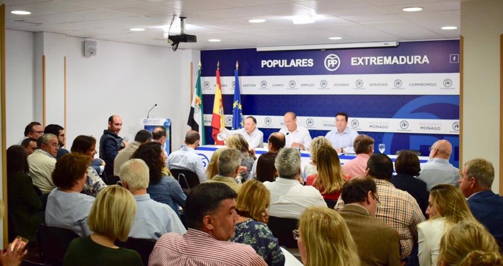 VGdelMoral's tweet photo. Reunión del comité ejecutivo regional del @ppextremadura @PPopular presidido por José Antonio #Monago, en el q analizamos la situación política de #Extremadura y #España. https://t.co/btP7vOjFEg