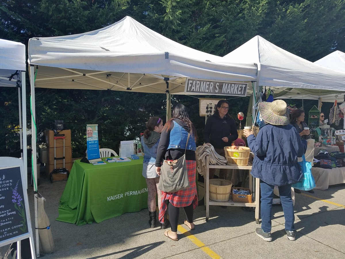 kpwashington's tweet image. Thank you to all who joined us for the Poulsbo Farmers Market's Annual Pumpkin Party this month! 🎃 Our volunteer teams also greeted families during the @BethelSD #ABCDay and brought 250 bike helmets to help kids bike safely this season. #throwbackthursday #kitsapcounty