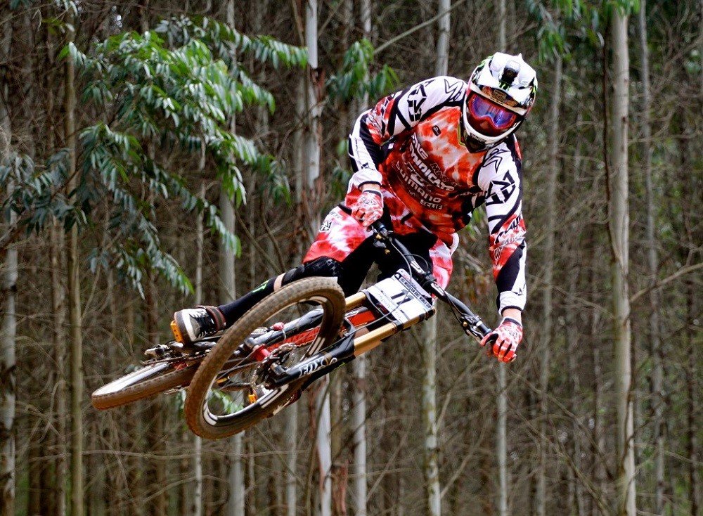 VisitBath's tweet photo. Join mountain biking superstar @StevePeat at @KomediaBath on 17th October to hear the story of his illustrious racing career - the bikes, the world cups, the parties and the pursuit of the World Championship title. 🚵‍ > https://t.co/ZDUZi217jD https://t.co/uSOAJ45s3r