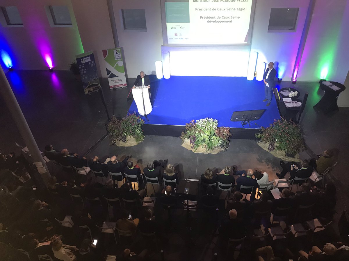 PrissouA's tweet photo. C’est parti, cérémonie de remise des trophées du développement durable 🌱🏆 #EconomieCirculaire  #DeveloppementDurable  #CauxSeine #TDD18 https://t.co/GVbGQtlN7k