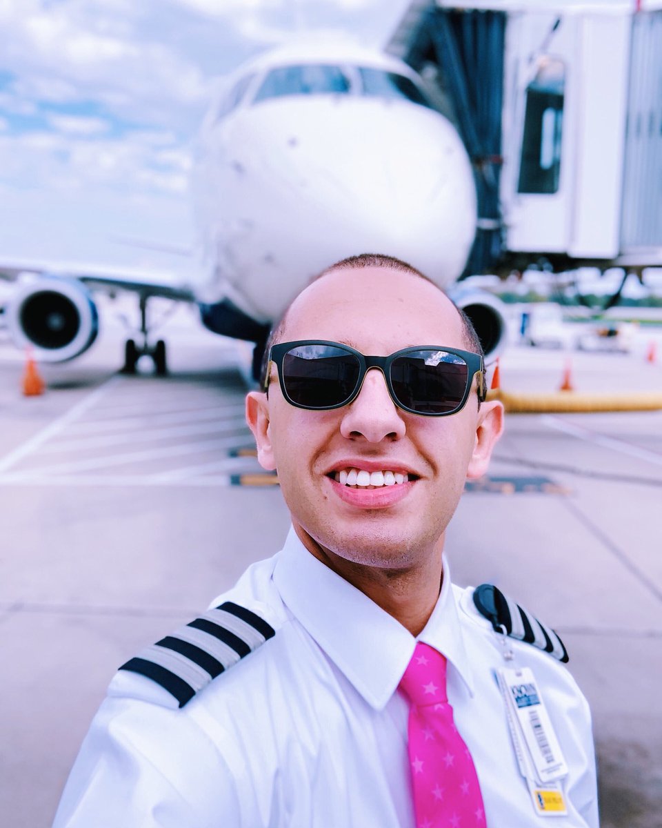 RepublicAirways's tweet photo. Spotted: an #rjet pilot in pink. Republic Associates are wearing pink throughout the month of October in support of #breastcancerawareness https://t.co/QY0aBF4OMT