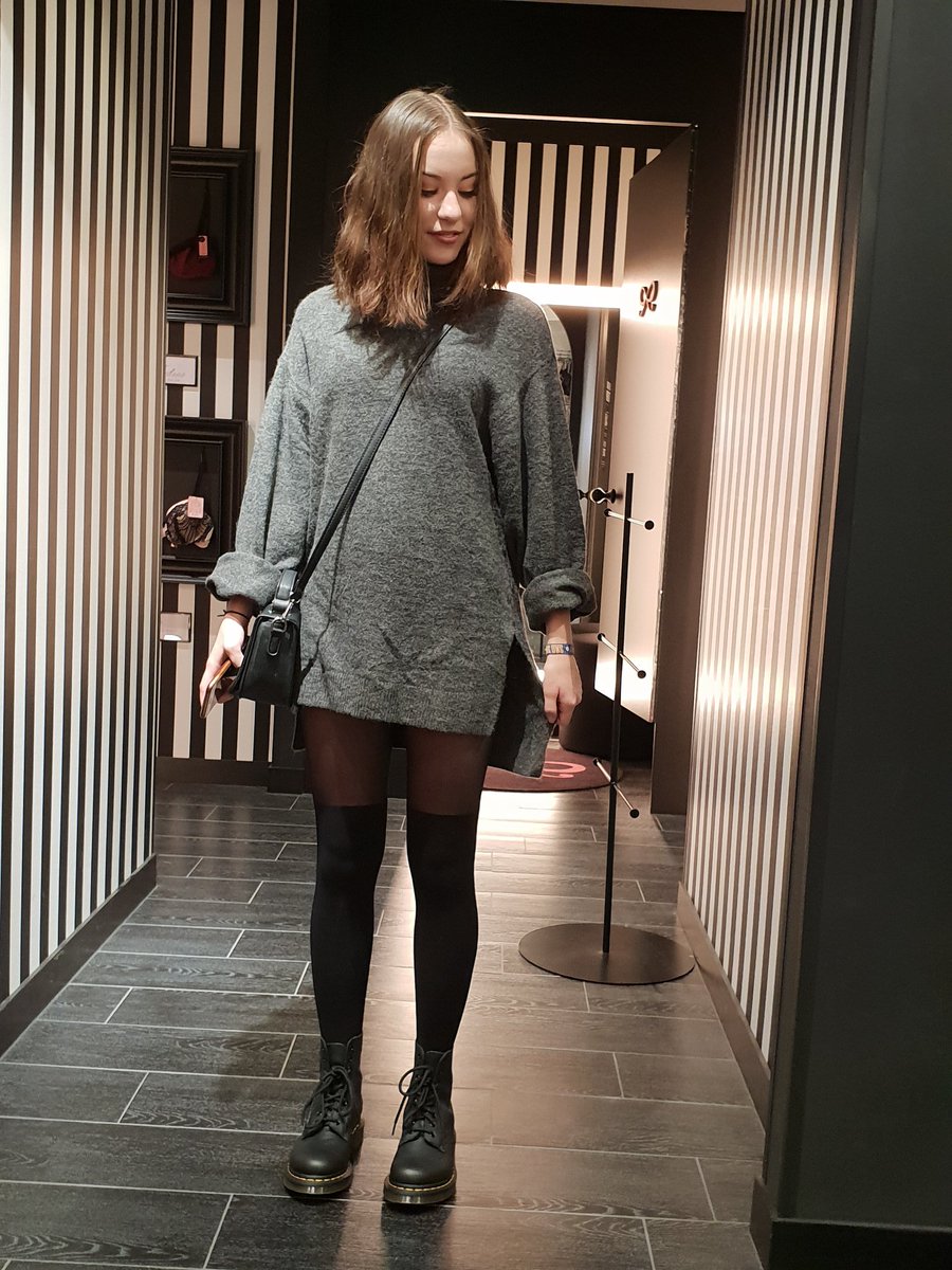 SonneEla's tweet photo. My great Daugther with one of our great Hoseriey 🎀💗🎀
#hkmleg #yeshunkemöller #docmartenstyle #greatgirl #fashionlook #soproudofher https://t.co/N8wGCjzxKn