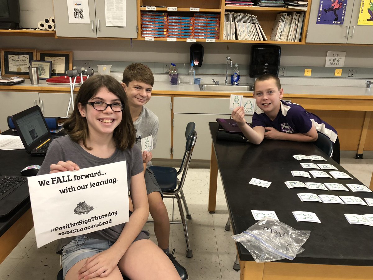 Positive Thursday with students and aliens 👽 #6PRocks #LancersLead