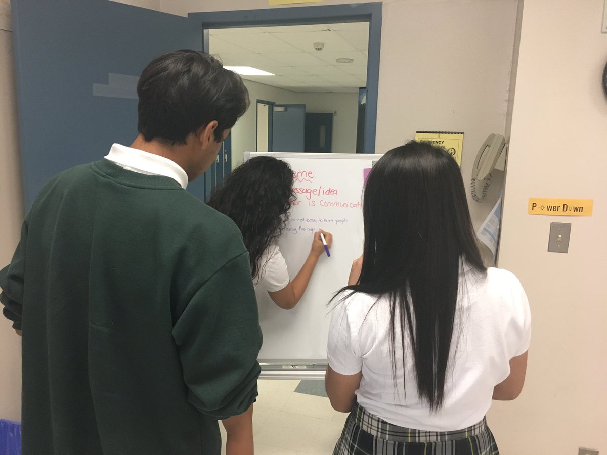 Ms_Siok's tweet photo. Loving our #NPVL surfaces @StPatricksOCSB. Using coloured cards to randomly group Ss and encourage #collaboration with different peers as we dissect some short stories and get to know our @uOttawaUrban student teacher, @Teacher_AshleyT https://t.co/3pCy2Atqja