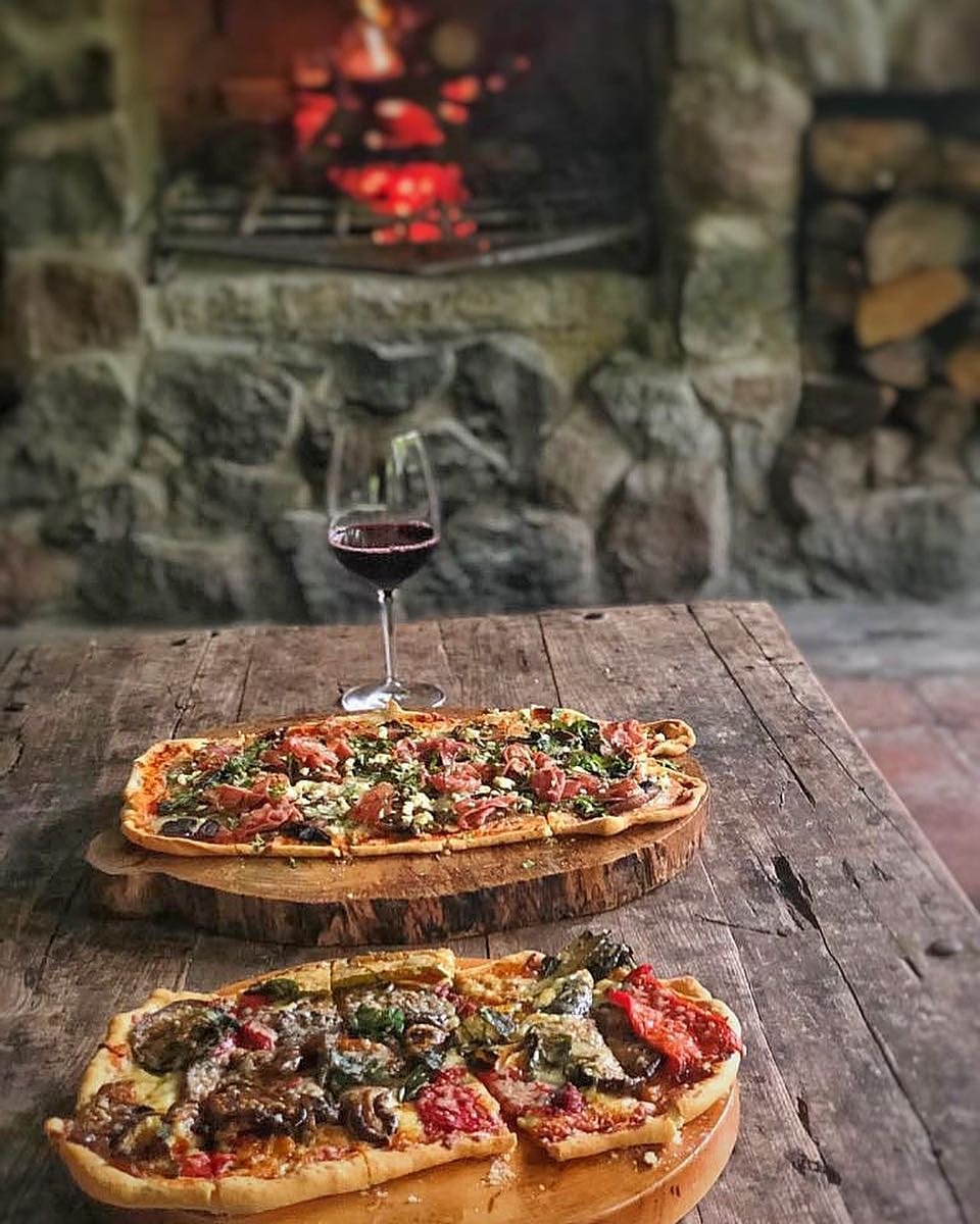 Repost <a href="/hotelpanamonte/">HOTEL PANAMONTE</a> Lo nuevo de nuestro Bar El Salto... espéralo muy pronto!🍷 
.
.
.

#flatbread #amorporlacocina #productonacional #consumelonacional #cocinadeautor  #visitpanama #visitboquete #boqueteando