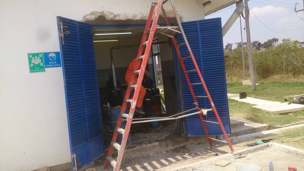 alphagenent_ug's tweet photo. #AlphaGeneralEnterprises at work in #LIRA 😊
#masonry #paint #painting to deliver the work on site in time 😎 https://t.co/auIvVjVS1Z