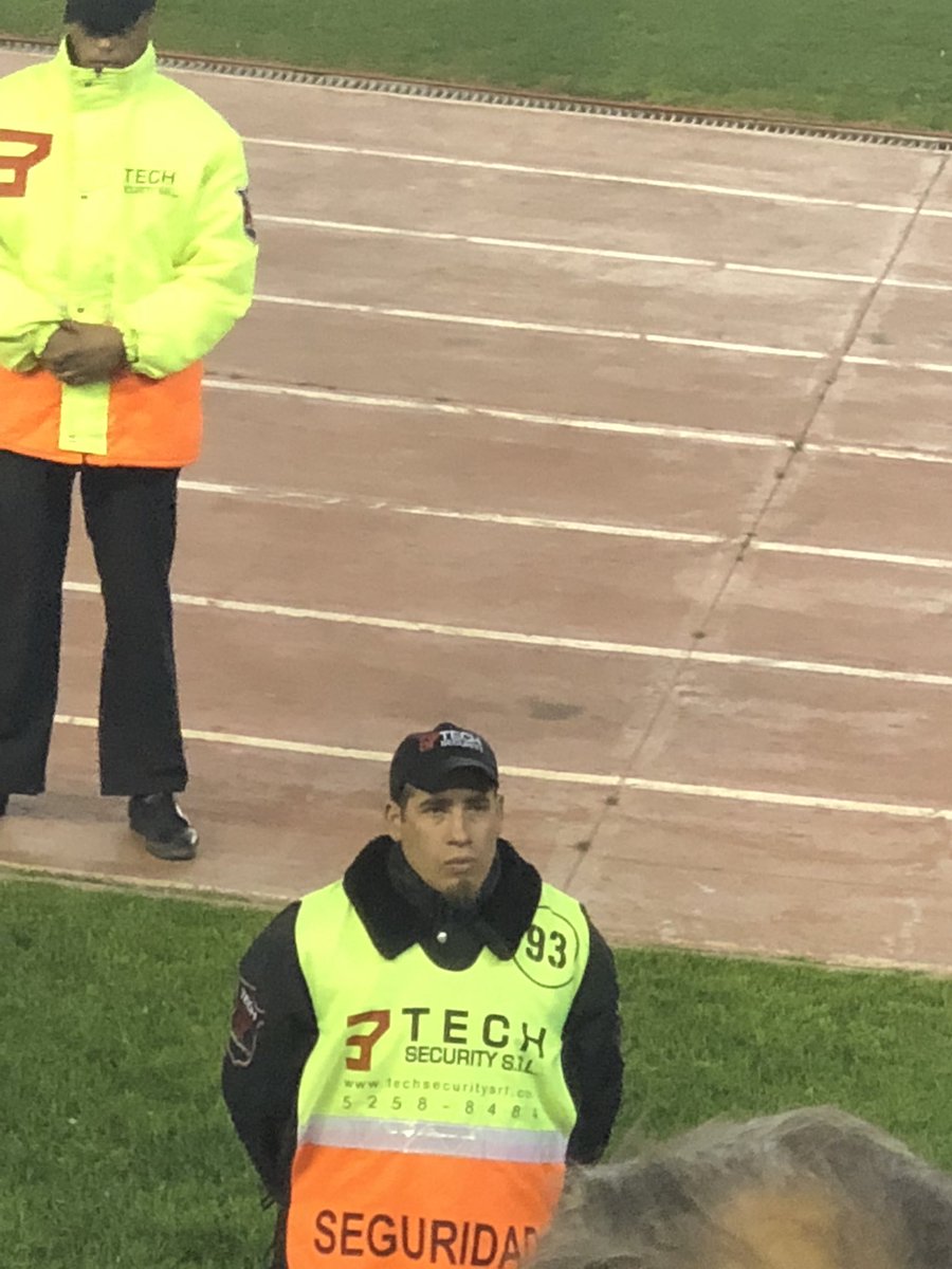 ksplicha's tweet photo. Maidana alentando al equipo de Maidana/ Maidana viendo a Maidana alentar al equipo de Maidana/ Maidana viendo que Maidana no se mandé ninguna cagada alentando al equipo de Maidana.
 para vos @santi_ese https://t.co/s12ykMyIPy