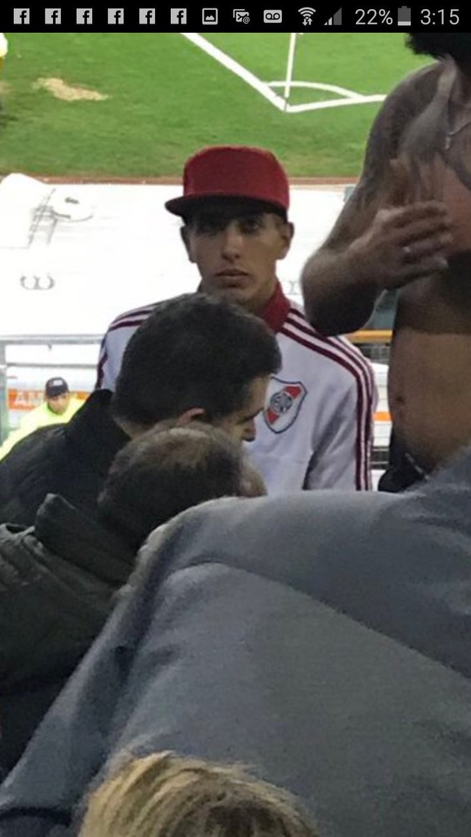 ksplicha's tweet photo. Maidana alentando al equipo de Maidana/ Maidana viendo a Maidana alentar al equipo de Maidana/ Maidana viendo que Maidana no se mandé ninguna cagada alentando al equipo de Maidana.
 para vos @santi_ese https://t.co/s12ykMyIPy