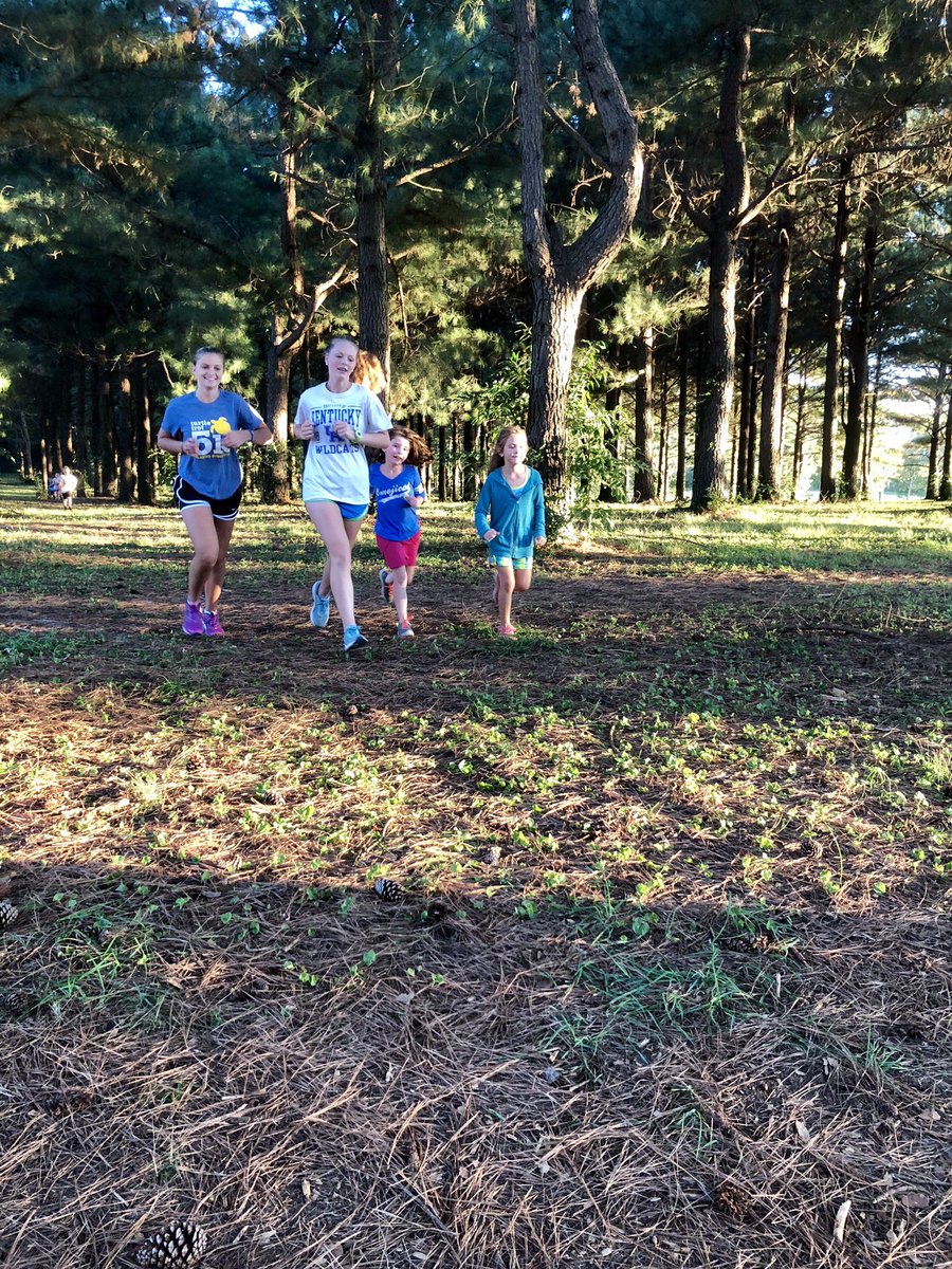 FDHS_XCountry's tweet photo. Another fun run with Liberty Elementary! https://t.co/p8lO1FyqIG