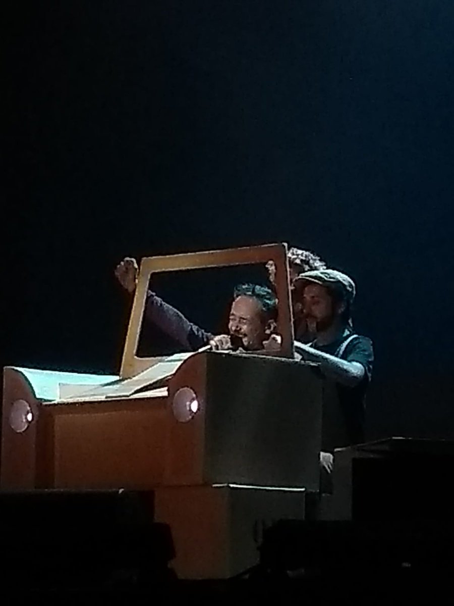 anisushi's tweet photo. En el pot petit hi ha la.bona confitura, màgia, emoció I cotxes de cartró #espejosyespejismos #atrium @SantiBalmesSoy @juligan008 @UriBonet @loveoflesbian https://t.co/gaC2bfwaYP