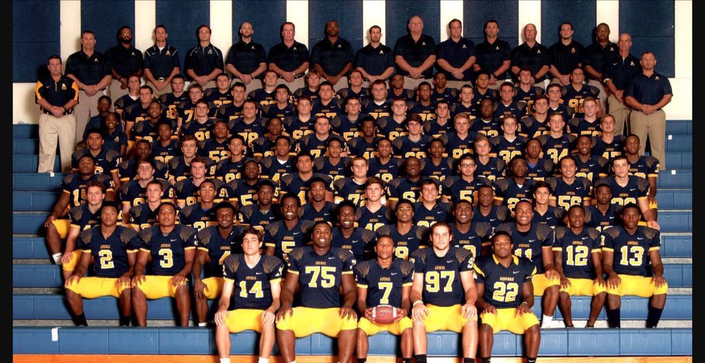 JO7_era's tweet photo. That 2014 team was really like that! #Throwback #RaiderBoyz #PrideOnA https://t.co/fzLOjQ11qL