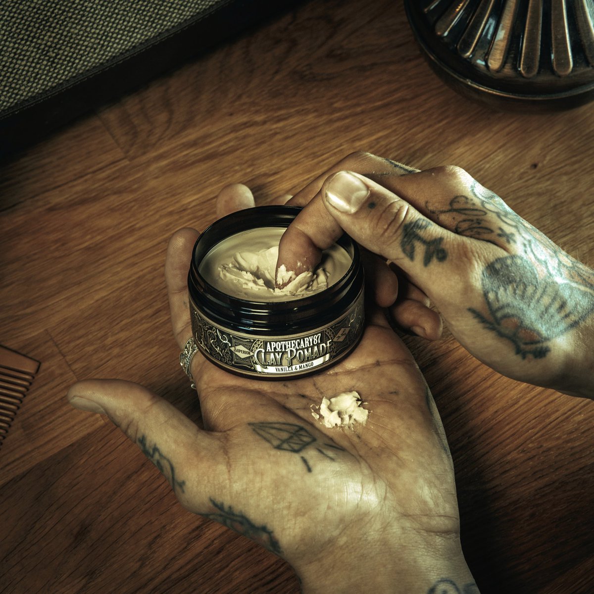 Apothecary87's tweet photo. This clay pomade is designed to have a medium to strong controllable hold and the manliest of scents, Vanilla & MANgo. Suitable for all hair types of a short to medium length. For those wanting a matte finish.
#apothecary87 #themanclub https://t.co/HAXGG9grEj