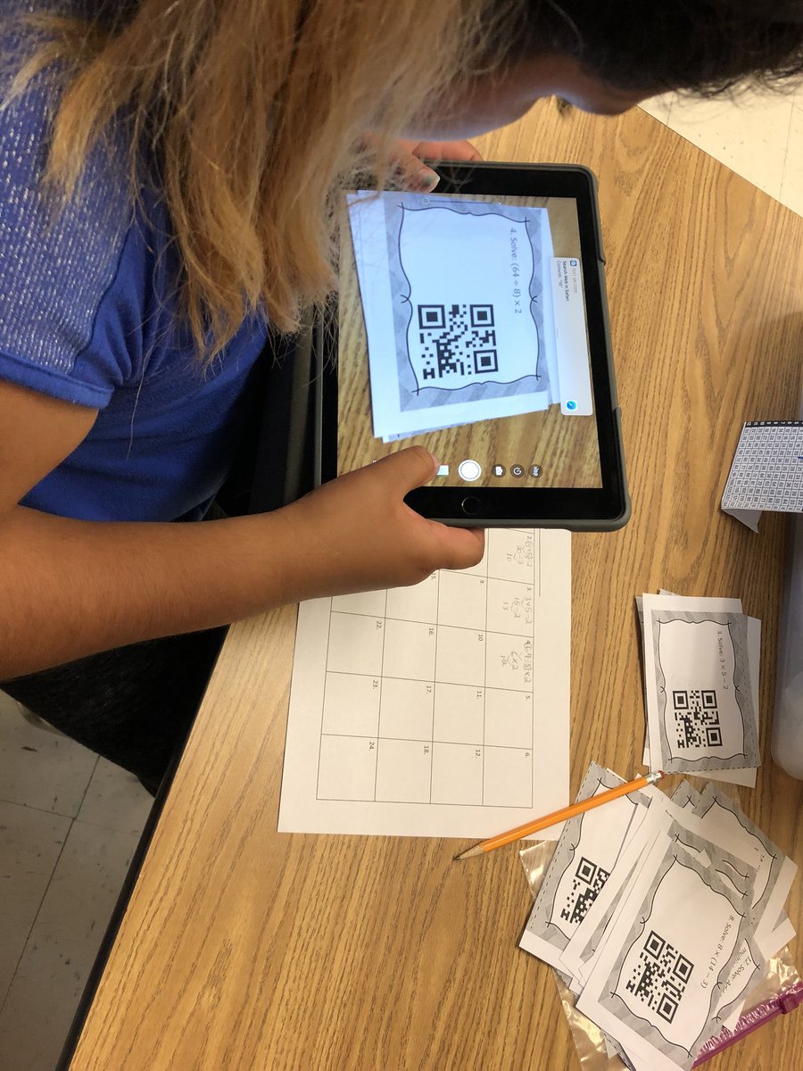 EGE_MrsA's tweet photo. Math workshop! Ss practiced order of operation and had to estimate just how many pennies there were. https://t.co/Dc9FzjgFd3