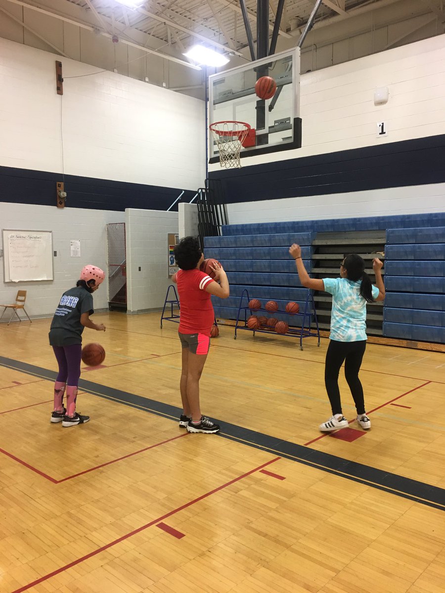 kgrabowski_LMS's tweet photo. 6th grade girls IM Basketball, hard at work! @LarsonMS @mrsbrown_lms https://t.co/Vu6yw3yswL