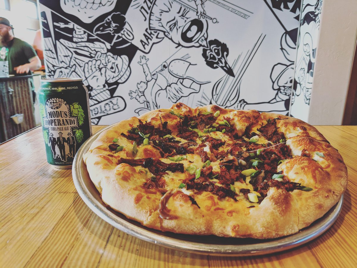 skabrewing's tweet photo. Didja know we make beer AND food? Not just our standing menu but also #dailyspecials like this one featuring smoked BBQ beef & hatch green chile 😋 #ModusHoperandi https://t.co/D2qp6zlYes
