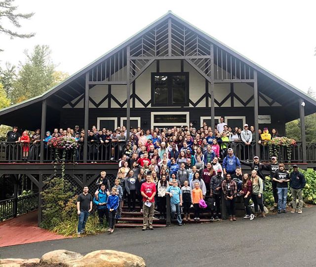 ylsaranac's tweet photo. Thanks @northridgeroc  and  @nymstudents  for spending this past weekend with us!  Want to spend the #bestweekendofyourlife  @ylsaranac tag your Young Life Leader for details

📷: @northridgeroc https://t.co/vjykONcon4