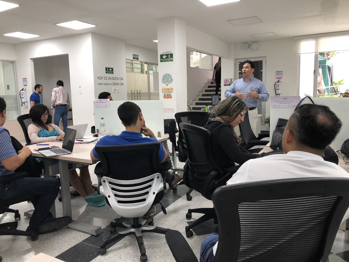 MacondoLab's tweet photo. En la tarde de hoy, las empresas digitales de la fase #CrecimientoyConsolidación de @AppsCo se encuentran en el taller legal dictado por el abogado #AndresGutierrez especialista en Derecho Corporativo. @Ministerio_TIC #AppsCoEsCaribe #MacondoPool https://t.co/yQT8Sqff1g