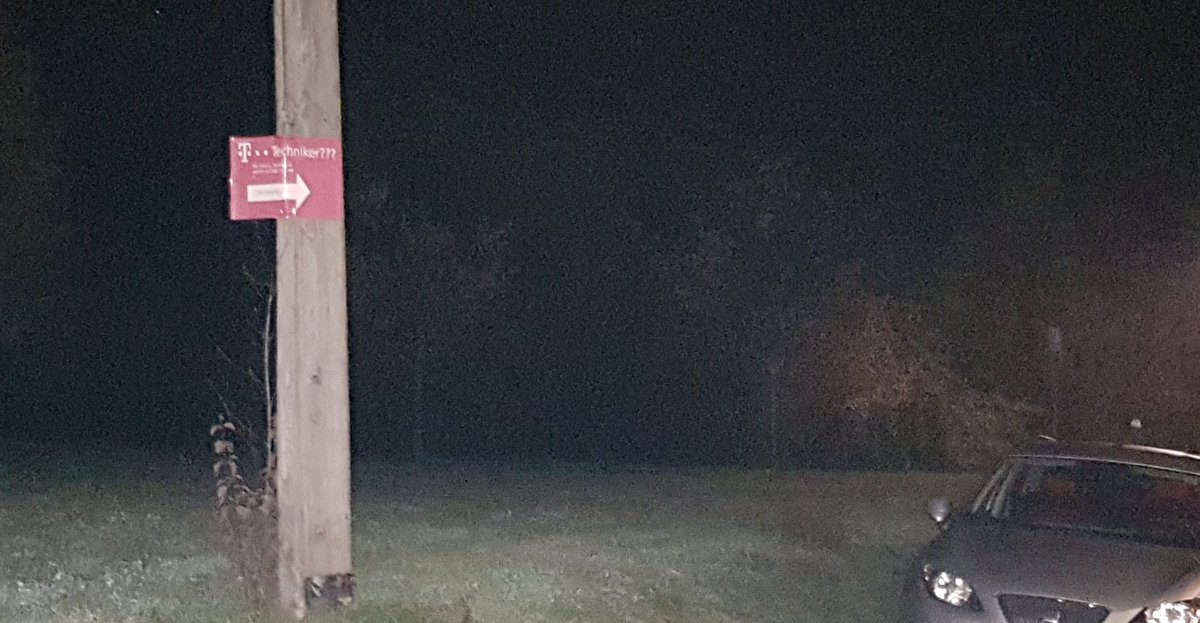 _Illunis_'s tweet photo. Als kleines Feedback auf die ganzen SMS. Die Deko steht, #Telekom Techniker kann kommen. Wir sind zu Hause, den ganzen Tag nicht nur 12-18 Uhr und warten mit dem Camping-Stuhl vor der Haustür auf das #Neuland #FTTH #Breitbandausbau https://t.co/eC8DLHLWfQ
