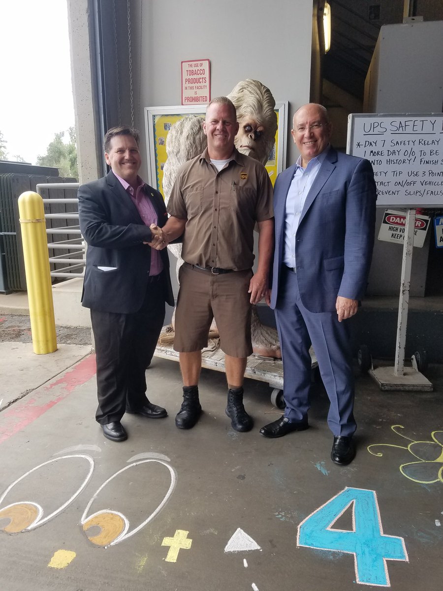 Had the privilege of meeting Dave Keeling-VP of global Health and Safety and Roger Elmessan -Nm/Az ops manager.Lets not forget about Eddie the Yeti photo bombing us😀😀 #UPSSafetyRelay @UPStempe <a href="/MPZakely/">Mike Zakely</a> <a href="/Sinden27/">Darren Sinden</a> <a href="/jrindafernshaw/">Fern Shaw</a> <a href="/TerriBDMSafety/">Terri Betzer</a> <a href="/kennethcherry26/">Kenneth</a>