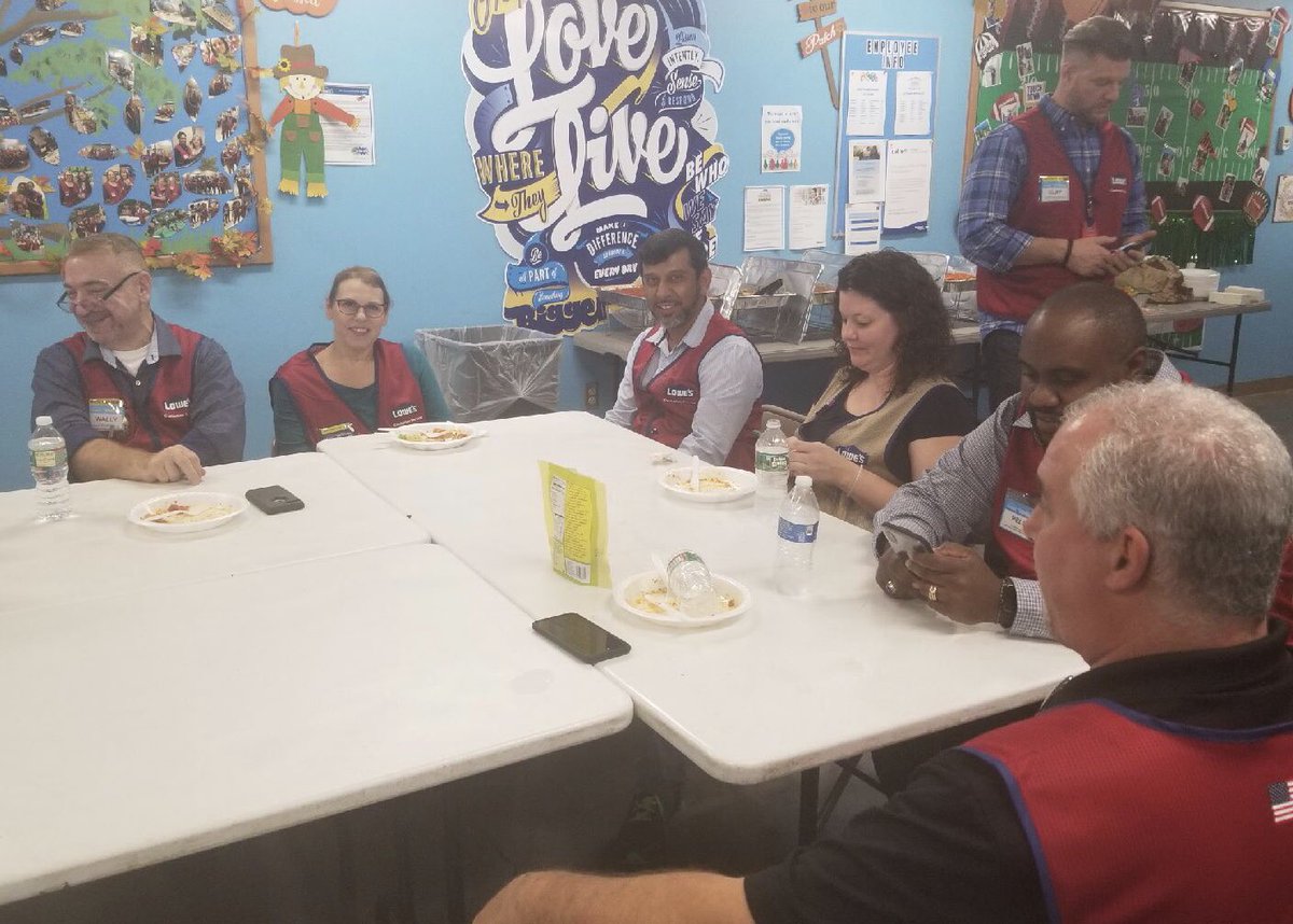 KJacobs090's tweet photo. Lunch with the store team @PeleSMLowes1656 @JChirlo @ColleWallace @AB_Market1217 @BSancilio https://t.co/PMo4VehxTP