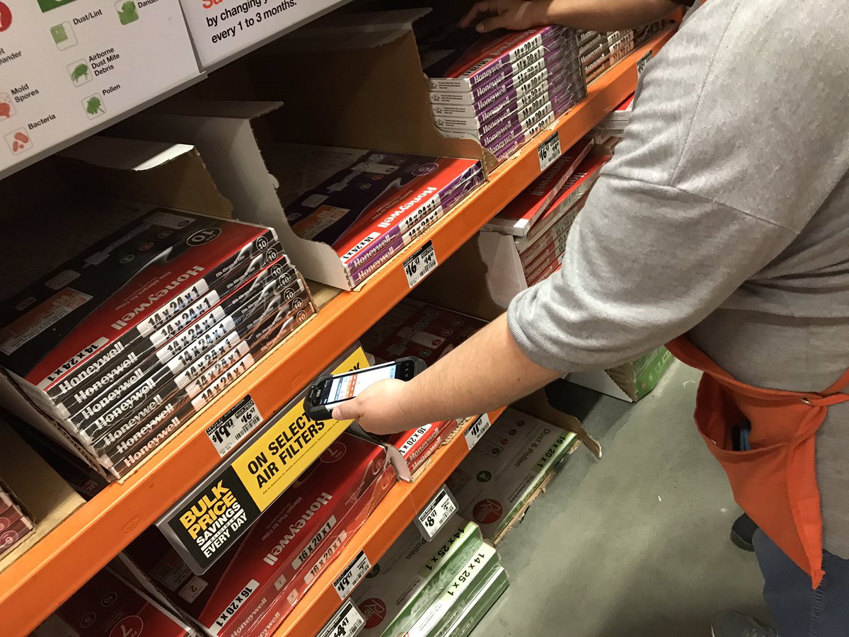 KristaMckinstry's tweet photo. #PortRichmondPride #PROThursday #PROFocusMonth #Week2 ASM Bryan leading the team through home or business, proxtra, and in aisle walk looking at bulk pricing! @CornelyHD @dennison_bryan @Lorrainbutler @DPalanuk @PaulDeveno @cristhi39098862 @Maria_829_ @Edwin8301 https://t.co/Sxt6eN0zB1
