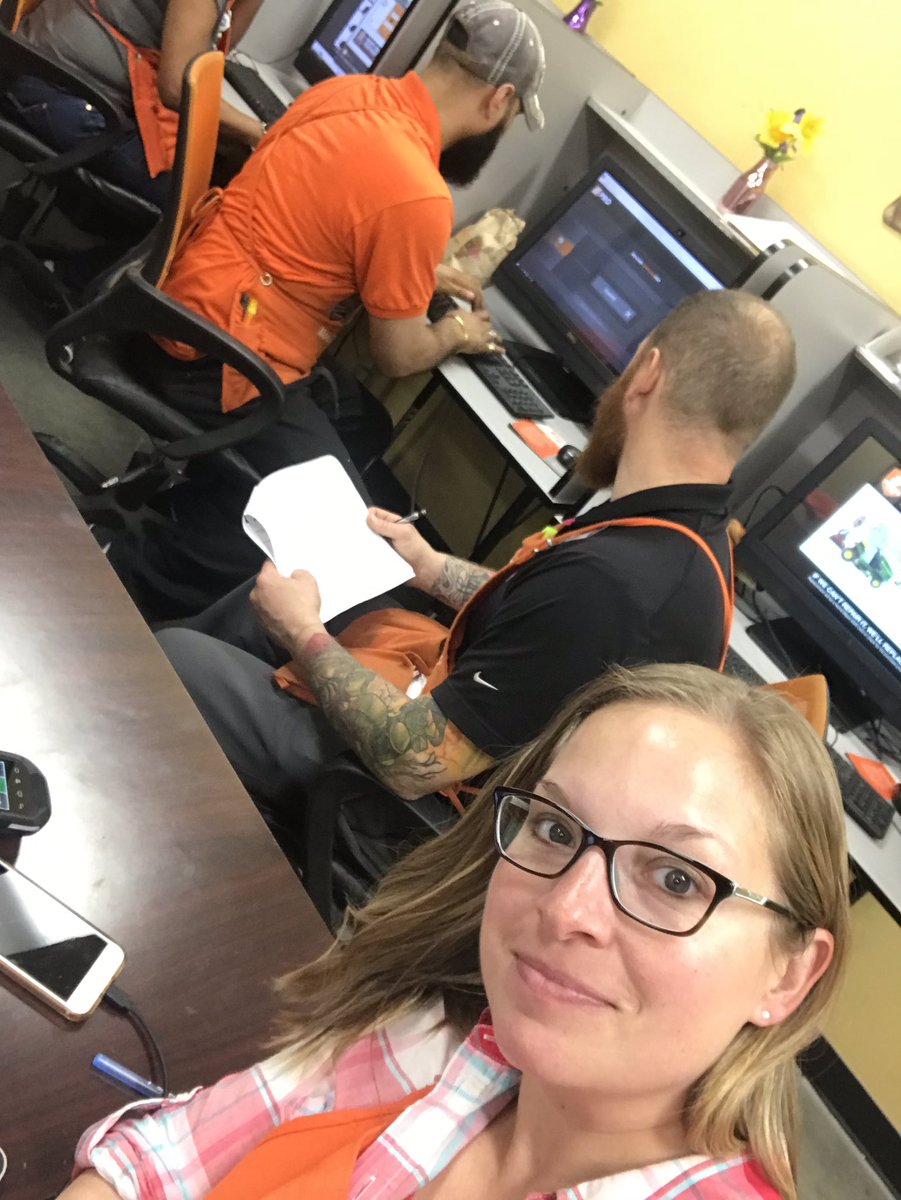 KristaMckinstry's tweet photo. #PortRichmondPride #PROThursday #PROFocusMonth #Week2 ASM Bryan leading the team through home or business, proxtra, and in aisle walk looking at bulk pricing! @CornelyHD @dennison_bryan @Lorrainbutler @DPalanuk @PaulDeveno @cristhi39098862 @Maria_829_ @Edwin8301 https://t.co/Sxt6eN0zB1