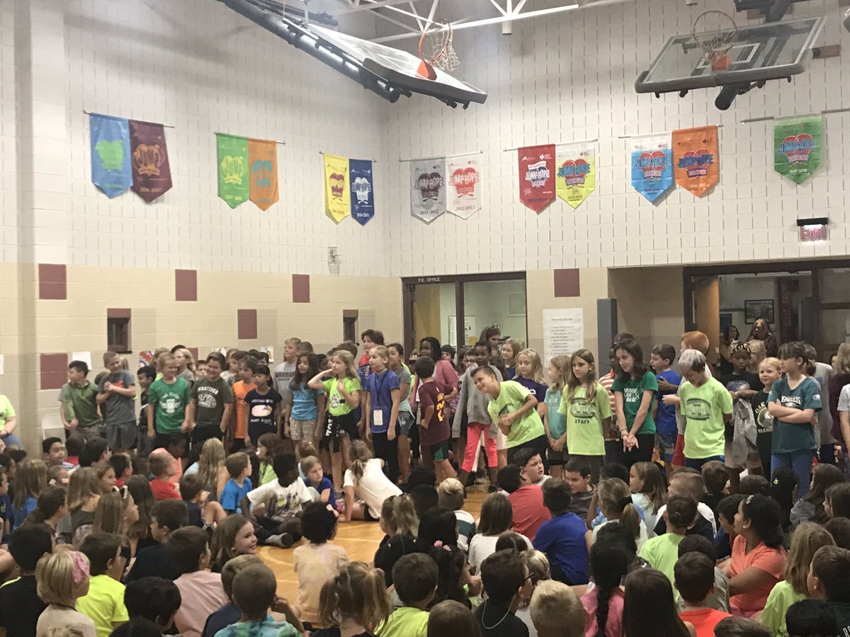 BetsyStone23's tweet photo. Great Countdown today!  I love hearing the whole school sing together. @SASD_OakRidge https://t.co/LsuQ1bAv59