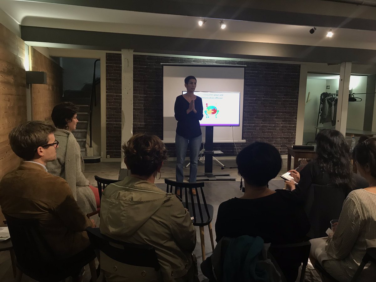 CathyPauliat's tweet photo. Des outils simples et efficaces pour mieux communiquer, manager ou piloter des projets ! Très belle conférence de @LarochelleCelia accueillie par #lagiraffe ce soir. #pragmaetic https://t.co/oZFrpJCJwV