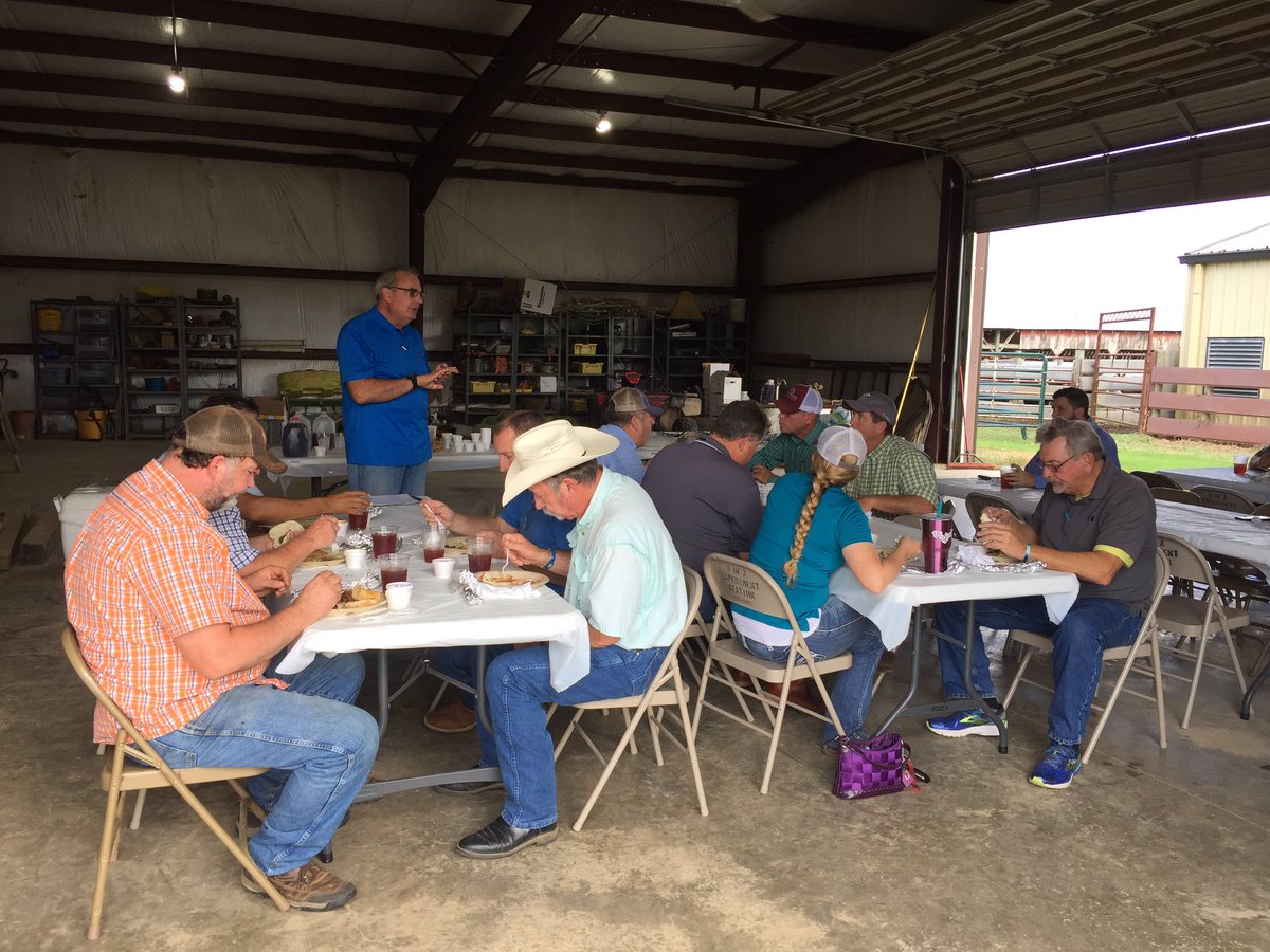 TLKnematologist's tweet photo. Dr. Charles Looney our new animal scientist at the University of Arkansas System Division of Agriculture Southwest Research and Extension Center started October 1 and is already educating!  Welcome Dr. Looney.@UAEX_CATTLE @UAEX_edu https://t.co/t4pbn7X7ob