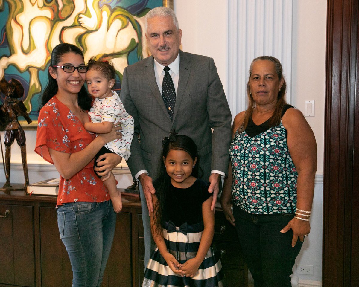 trschatz51's tweet photo. Gracias a Yadielis Muñoz de Trujillo Alto por seleccionarme para su proyecto escolar donde destaca nuestra labor desde el Senado. https://t.co/ZBEMfeUBry