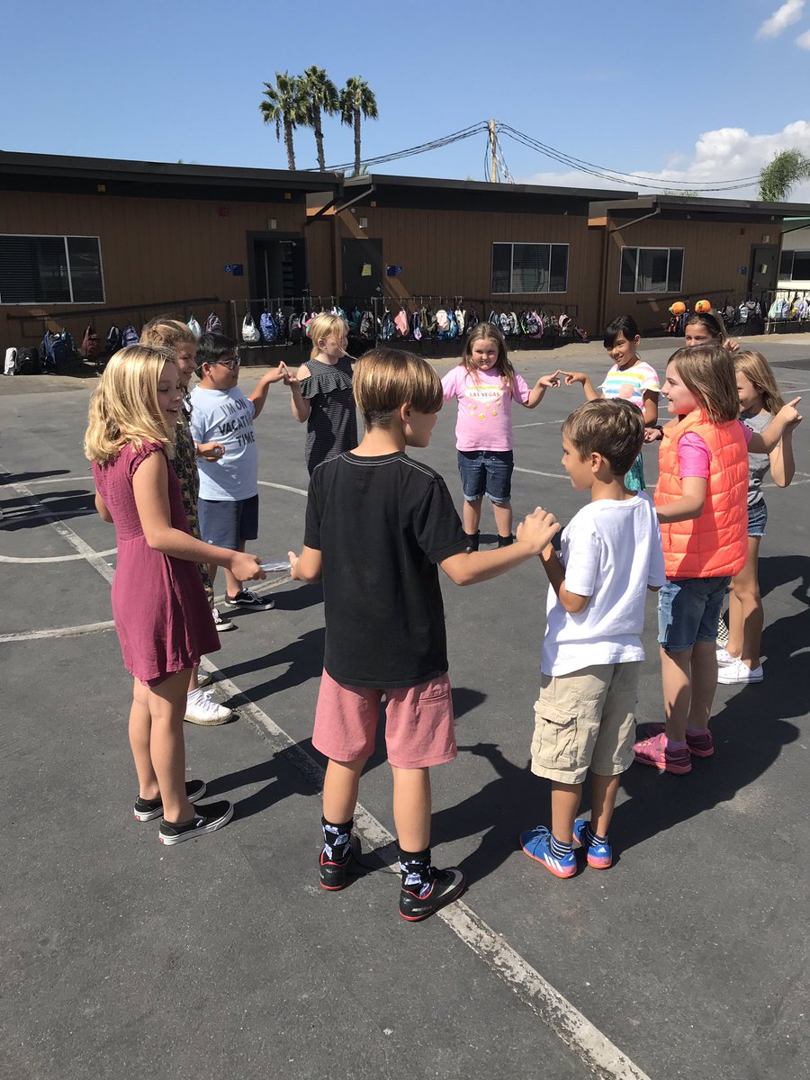mrsborns18's tweet photo. How many ways can you light up an energy stick? #completecircuits #transferofenergy #behawesome #hawesnation https://t.co/uhlM5UJLPz