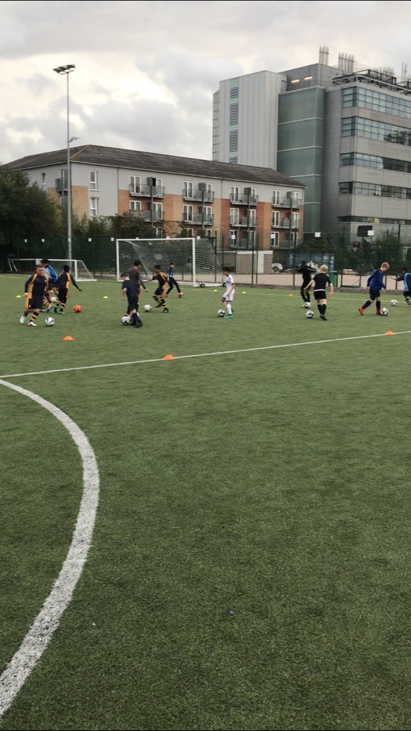 BDA_QPR's tweet photo. Just the 67 boys there tonight. Brilliant first session ⚽️⚽️⚽️ https://t.co/ob3e1ckp5l