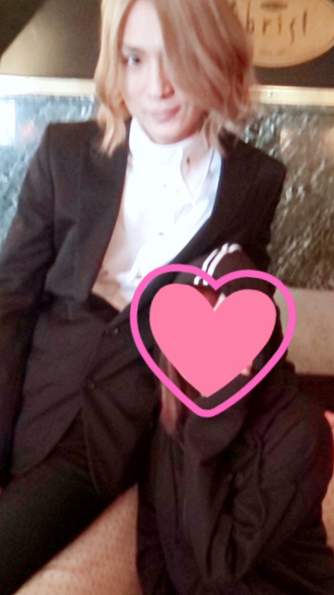 英理加 あー 彼氏なんていらないわ 脳内で妄想するだけでいい また来年旅行あればいいなぁ わたし嬉しすぎたのか目瞑ってしまったから隠したwで顔がにやけすぎたから 笑 わたしも有難いことに小顔って言われるけど咲人さんも顔小さいわ こんな 英理加 あー 彼氏なんていらないわ 脳内で妄想するだけでいい また来年旅行あればいいなぁ わたし嬉しすぎたのか目瞑ってしまったから隠したwで顔がにやけすぎたから 笑 わたしも有難いことに小顔って言われるけど咲人さんも顔小さいわ こんな