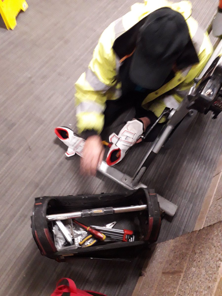 AileenTuckwood's tweet image. When you need an engineer to 'Please release me.. let me go' as your cleat is stuck fast in the pedal #spinfail