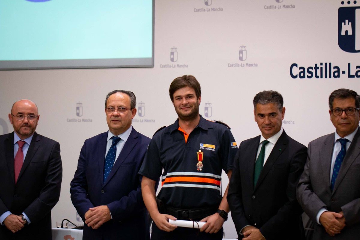RescueOnTime's tweet photo. Mikel Cid Jimenez, jefe de @PCFontanar, ha sido galardonado por la Junta de Castilla La Mancha con la medalla de Protección Civil.
Trabajo, altruismo, esfuerzo y dedicación al servicio de #Fontanar. Enhorabuena de todo el equipo #RescueOnTime https://t.co/NcGiFRnEiu