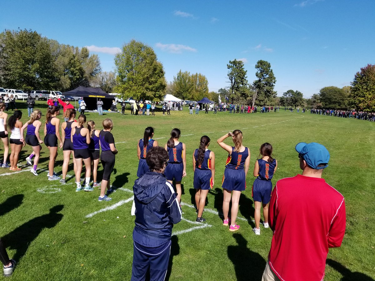 OPSNWXC's tweet photo. Race day! District time in the lovely Fremont sun. Huskies are out, ready to do WICORize this race and gradually release their energy out there! 🏃🏾‍♂️🏃‍♀️ #HarryPotterAndTheDeathlySprints #LiveFreeOrRunHard @OPSNWAthletics https://t.co/zXSdObJJdI